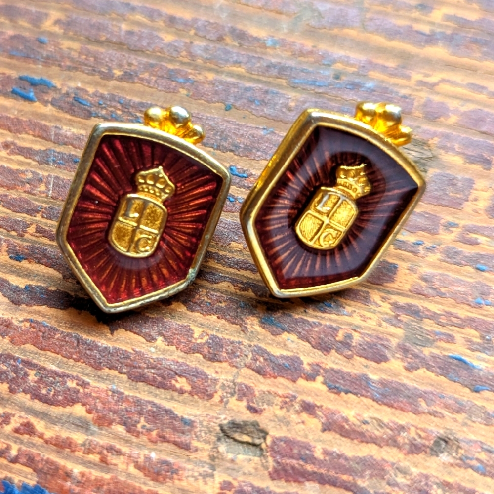 LIZ CLAIBORNE MAROON ENAMEL COAT OF ARMS SHIELD PIERCED EARRINGS